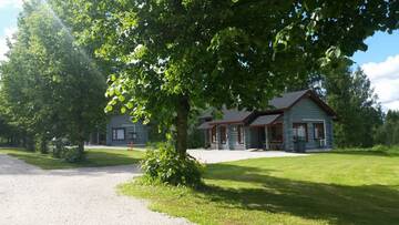 Фото номера Chalet with two sleeping alcoves and sleeping loft Кемпинги Pitkämö Canyon Camping Oy г. Курикка 7
