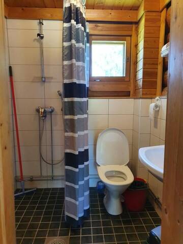 Фото номера Chalet with two sleeping alcoves and sleeping loft Кемпинги Pitkämö Canyon Camping Oy г. Курикка 12