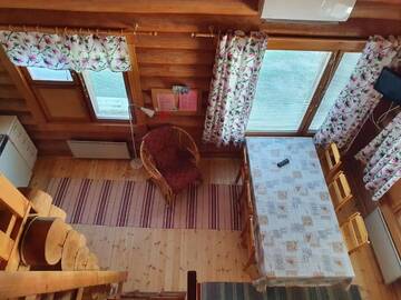 Фото номера Chalet with two sleeping alcoves and sleeping loft Кемпинги Pitkämö Canyon Camping Oy г. Курикка 10