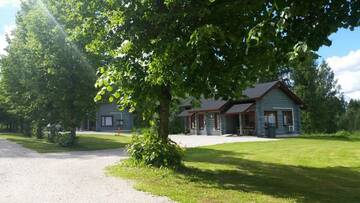 Фото номера Chalet with two sleeping alcoves and sleeping loft Кемпинги Pitkämö Canyon Camping Oy г. Курикка 11